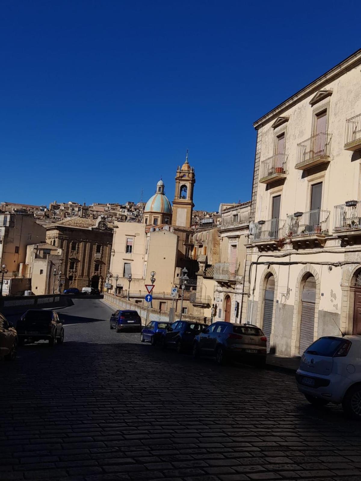 Casa Vacanze In Centro! Caltagirone Extérieur photo